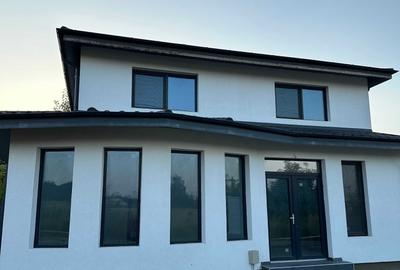 Casă cu 4 camere în Central