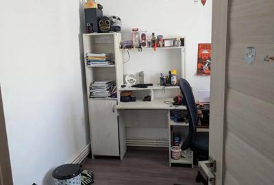 Apartament cu 3 camere semidecomandat în Central