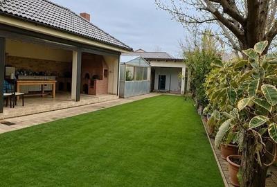 Casă cu 4 camere în Palazu Mare