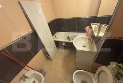 Apartament cu 3 camere decomandat în Micro 11