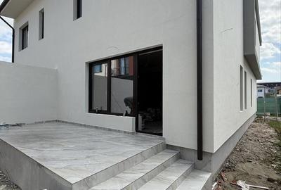 Casă cu 4 camere în Central - 2