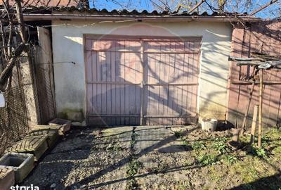 Casă cu 4 camere cu Teren 4700 Mp în Parincea - 1
