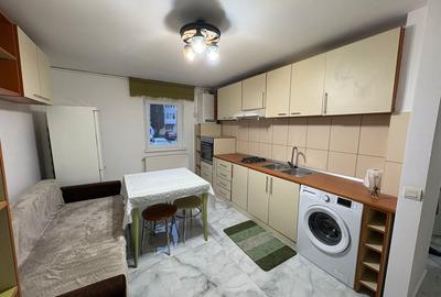 Apartament cu 2 camere decomandat în Sub Arini