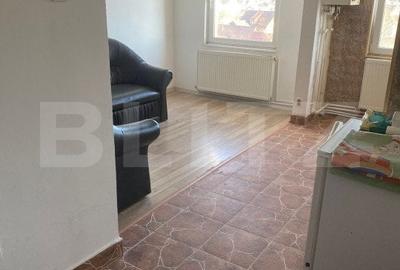 Apartament cu 3 camere semidecomandat, mobilat în Beclean