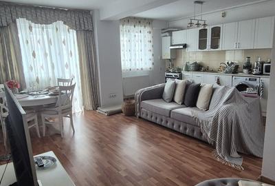 Apartament cu 2 camere decomandat în Splaiul Unirii
