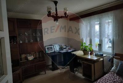 Casă cu 5 camere cu Teren 950 Mp în Biharia