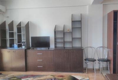Apartament cu 2 camere semidecomandat în Berceni