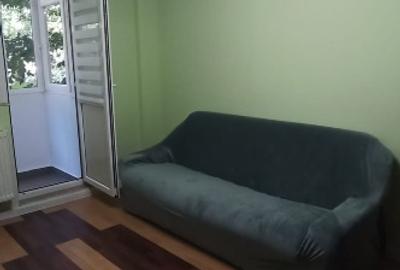 Apartament cu 3 camere semidecomandat în Brâncoveanu