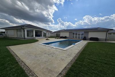Casă individuală cu 4 camere cu Piscina în Balotești