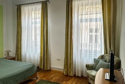 Apartament cu 3 camere semidecomandat, mobilat în Ultracentral
