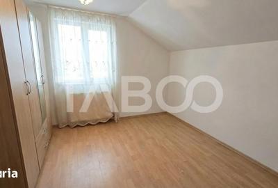 Casă cu 4 camere cu Teren 159 Mp în Roșia