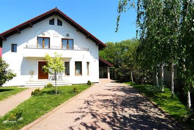 Casă cu 4 camere cu Teren 700 Mp în Central