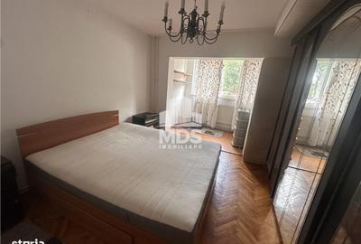 Apartament cu 4 camere decomandat în Lipovei