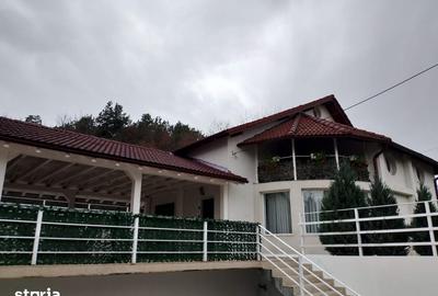 Casă cu 4 camere cu Teren 327 Mp în Bascov
