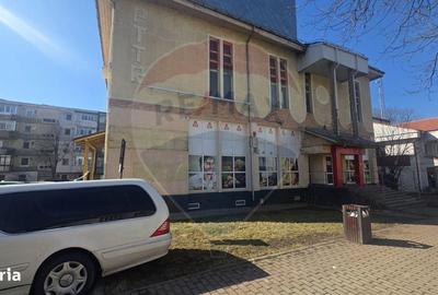 Spațiu comercial, de 704 mp, în Central - 4