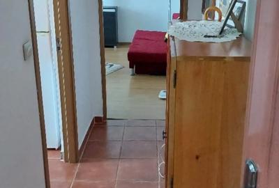 Apartament cu 3 camere decomandat, mobilat în Central