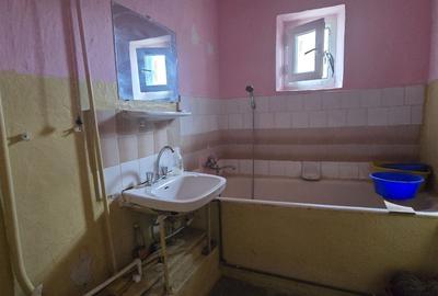 Apartament cu 3 camere decomandat în Micro 12