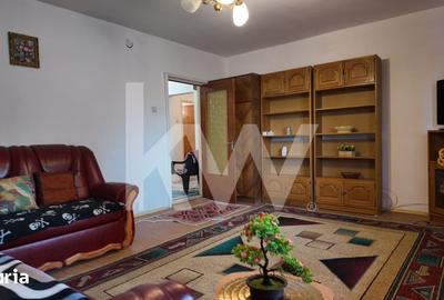 Apartament cu 3 camere decomandat în Astra