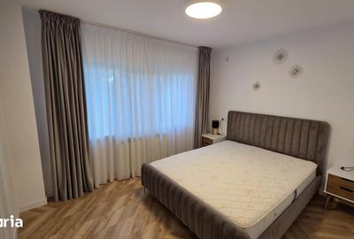 Apartament cu 3 camere semidecomandat în Splai Bahlui