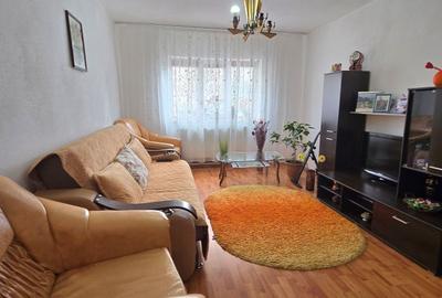 Apartament cu 3 camere decomandat în Micro 11