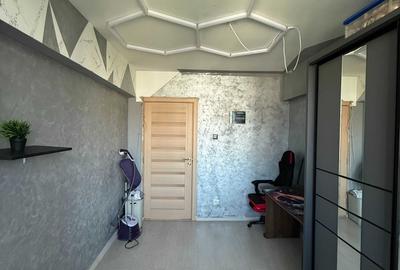 Apartament cu 3 camere decomandat în Drumul Taberei