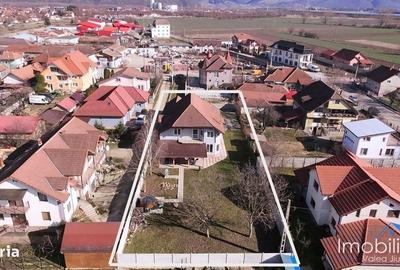 Casă cu 4 camere în Central