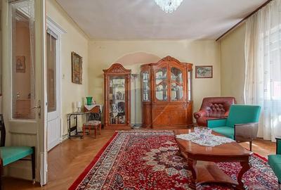 Casă cu 7 camere cu Teren 450 Mp în Central - 25