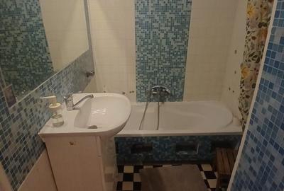 Apartament cu 2 camere decomandat în Victoriei