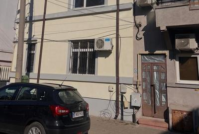 Casă individuală cu 5 camere cu Canalizare în Dorobanți