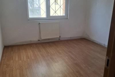 Apartament cu 3 camere decomandat în Micro 1