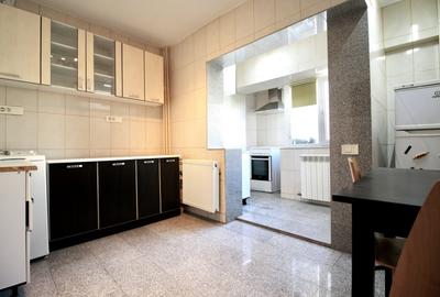 Apartament cu 2 camere semidecomandat, mobilat în Universitate
