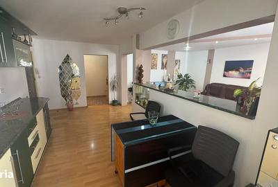 Apartament cu 4 camere decomandat în Valea Aurie