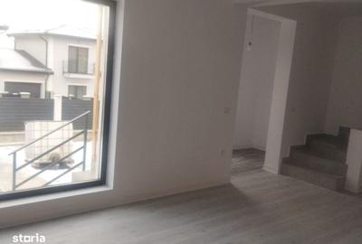 Casă cu 4 camere în Valea Adâncă