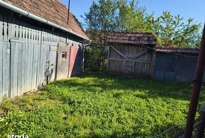 Casă cu 4 camere cu Teren 1000 Mp în Ceuaș