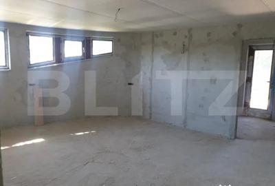 Casă cu 7 camere cu Teren 1000 Mp în Central