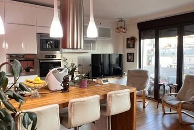 Apartament cu 2 camere semidecomandat, mobilat în Universitate