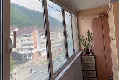 Apartament cu 3 camere decomandat în Sud