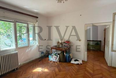 Casă cu 8 camere cu Teren 908 Mp în Steaua