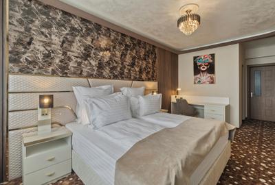 Apartament cu 4 camere decomandat, mobilat în Tractorul
