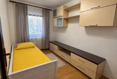 Apartament cu 3 camere decomandat în Traian