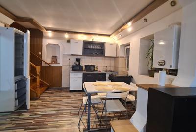 Apartament cu 3 camere decomandat, mobilat în Schei