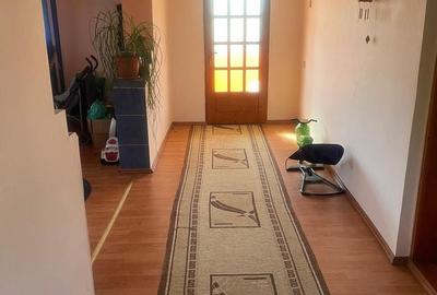 Casă cu 4 camere în Bariera Vâlcii