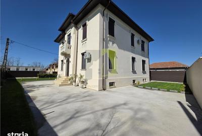 Casă cu 10 camere cu Teren 1143 Mp în Malu Mare