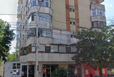 Apartament cu 3 camere decomandat în Păcurari