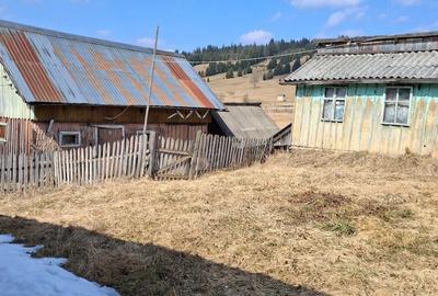 Casă cu 2 camere cu Teren 15220 Mp în Coșna