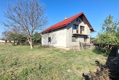 Casă cu 4 camere cu Teren 1118 Mp în Central