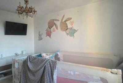 Apartament cu 3 camere semidecomandat în Titan