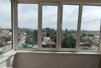 Apartament cu 4 camere semidecomandat în Crângași