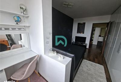 Apartament cu 3 camere decomandat în Astra