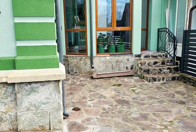 Casă cu 3 camere cu Canalizare în Ultracentral - 1